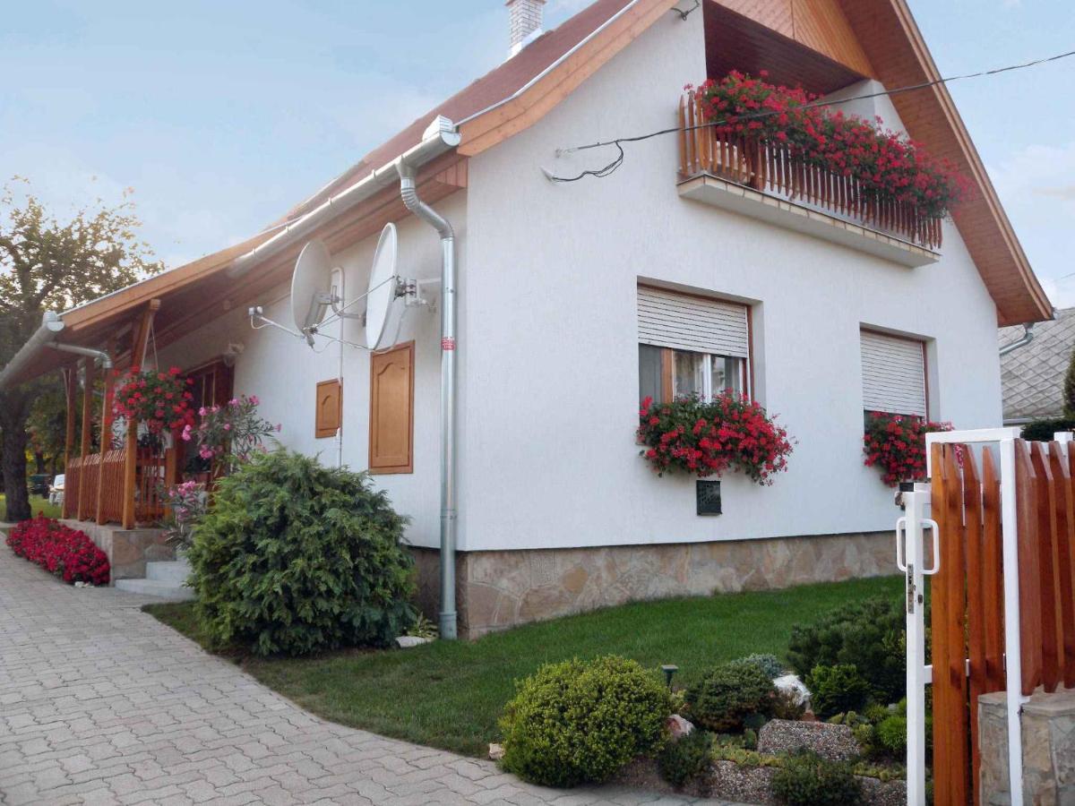 Apartment In Balatonlelle/Balaton 19048 Balatonboglár Exterior photo